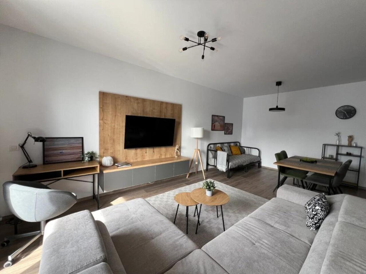 High-Rise Luxury Apartment With Free Parking Βουκουρέστι Εξωτερικό φωτογραφία